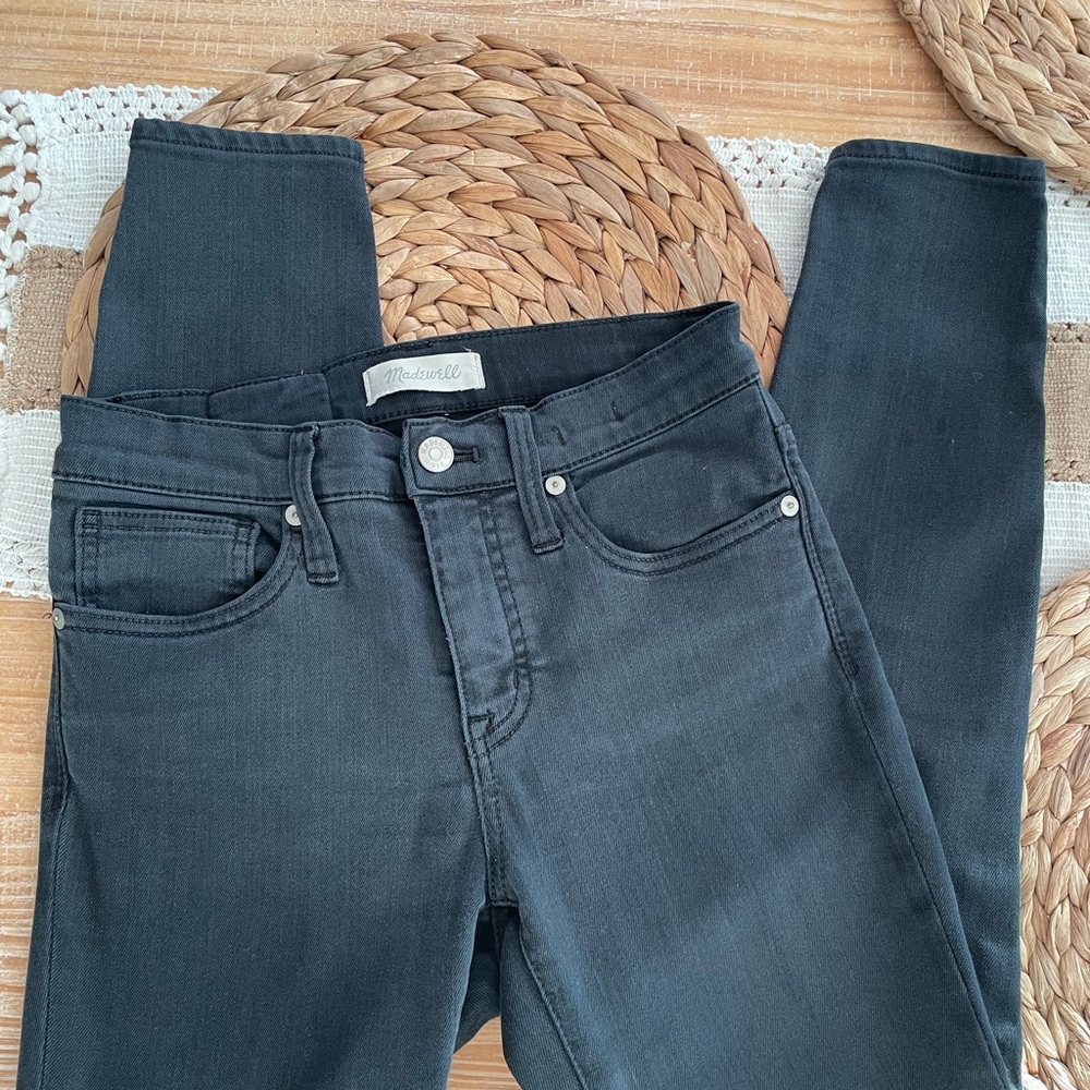 Dark Gray Skinny Jeans with Tapered Leg Design